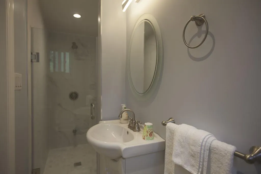 多伦多邓肯公园民宿 Toronto Duncan Park Guesthouse